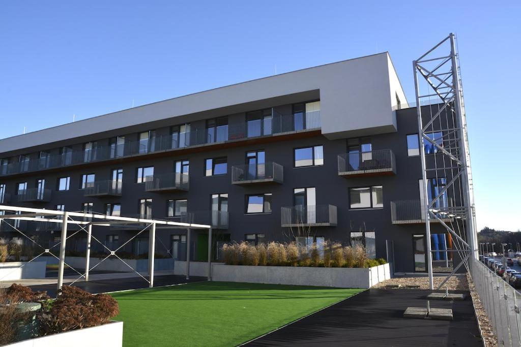 Office Apartments Брно Экстерьер фото